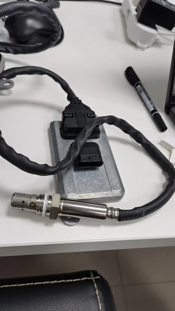 Nitrogen Oxygen Sensor for ISUZU 8983023930 5WK96738B